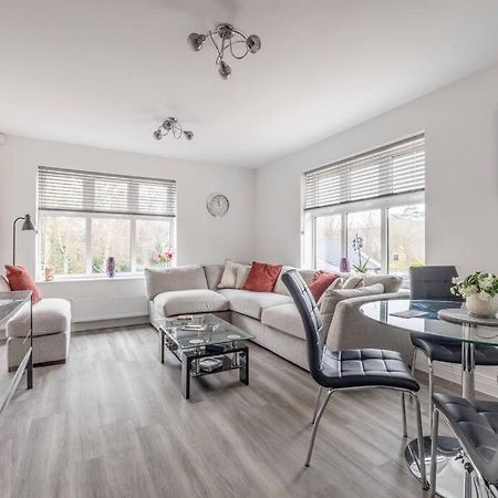 Stylish Home @ Virginia Water Lake & Free Parking Englefield Green Esterno foto