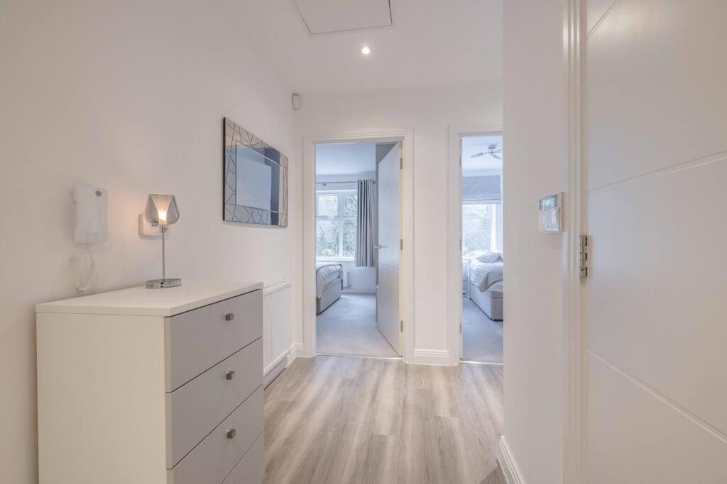 Stylish Home @ Virginia Water Lake & Free Parking Englefield Green Esterno foto