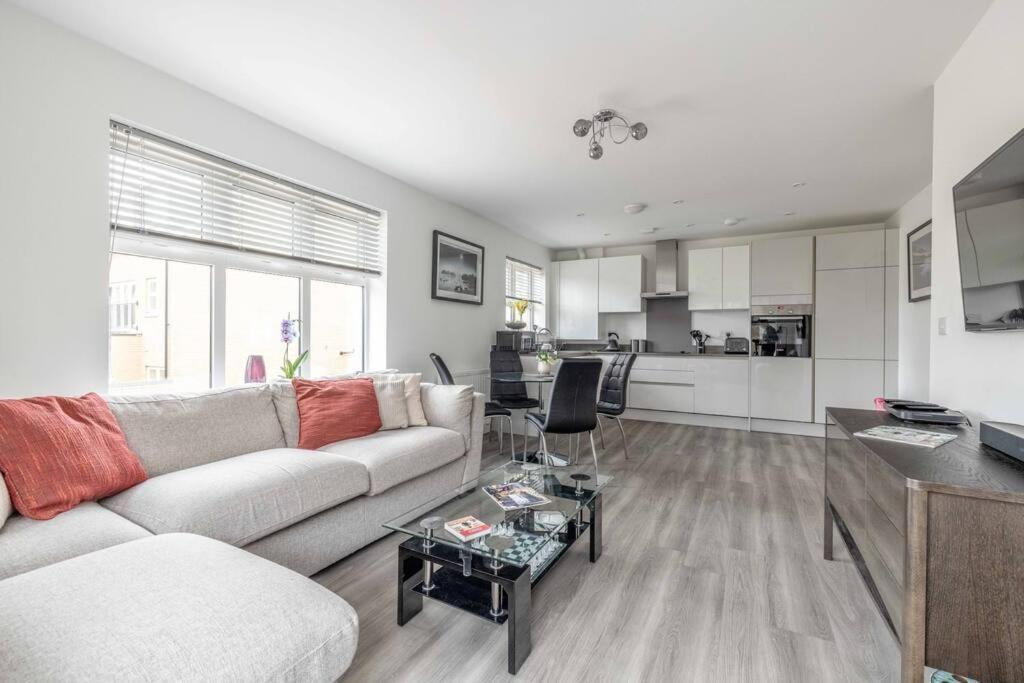 Stylish Home @ Virginia Water Lake & Free Parking Englefield Green Esterno foto